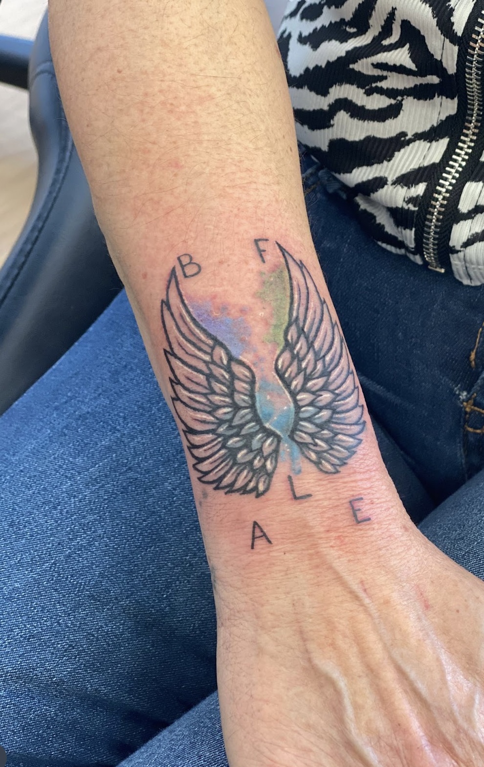 Tatuaje de alas de ángel con color